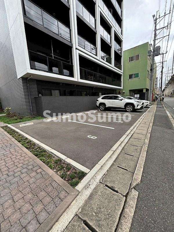 ヴァロアール博多の駐車場