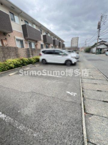 エフ筥松の駐車場|駐車場があるので、車を買う予定の方も安心です