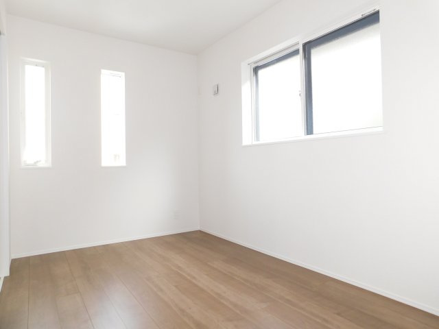 名古屋市港区当知４丁目の新築一戸建の洋室|◇洋室◇　　明るい洋室５．１帖　全居室収納完備♪