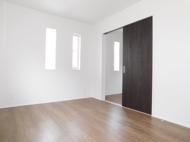 名古屋市港区当知４丁目の新築一戸建の洋室|◇洋室◇　　明るい洋室５．５帖　全居室収納完備♪