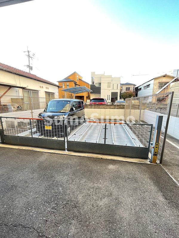 ウインステージ箱崎の駐車場