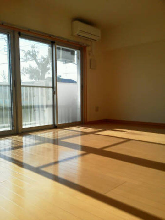 野本ハイツ駅西の居間・リビング