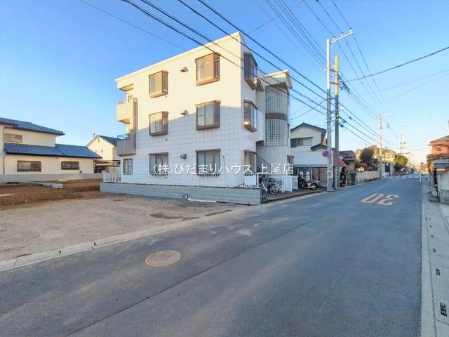 北区別所町2期　新築戸建　ブルーミング01の前面道路含む現地写真