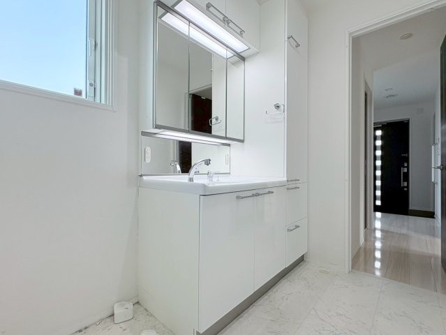 中古戸建　羽島市舟橋町宮北3丁目　令和2年築の独立洗面台