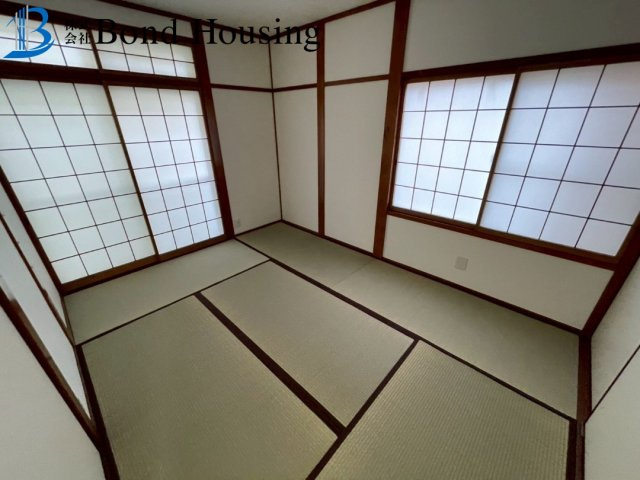 室内外リフォーム済み・広いバルコニー付き・長畑町　中古戸建の和室