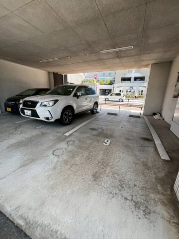 エンクレスト吉塚駅前Ⅱの駐車場