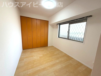 【洋室】 | モアグレース新岐阜4階部分！南東角部屋！3面バルコニー！ペット飼育可能なマンション！アルコープ付き！ | モアグレース新岐阜4階部分！南東角部屋！3面バルコニー！ペット飼育可能なマンション！アルコープ付き！