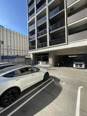 エンクレスト博多駅南BASEの駐車場