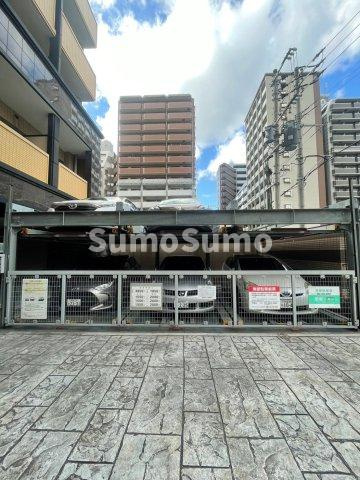 エンクレスト薬院の駐車場