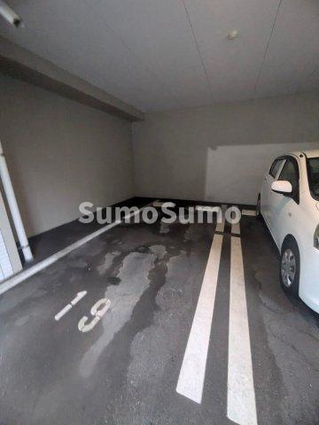 エンクレスト天神AVANTの駐車場