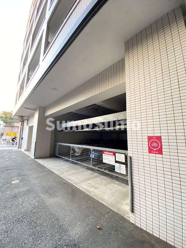 エンクレスト薬院LUCEの駐車場