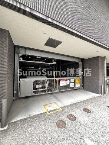 エンクレスト天神MERSⅡの駐車場