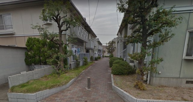 フレグランス阿賀南A棟のエントランス