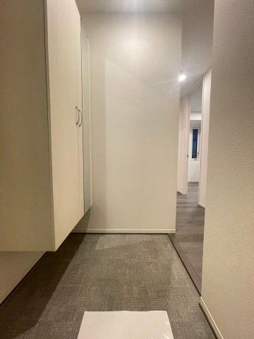 カタンニュードーム前の玄関