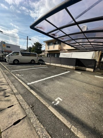 コンフォール林の駐車場