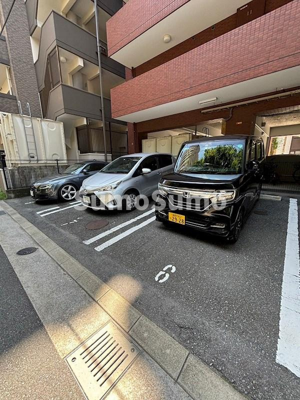 クリエート博多駅前の駐車場
