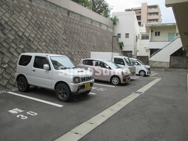 キルンズ西新の駐車場