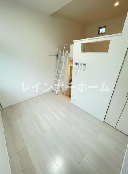 AKUSTOTの居間・リビング