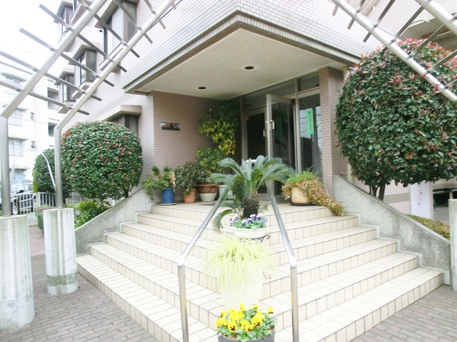 メゾン高木のロビー|きれいなエントランス☆