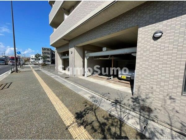 グランディール大串の駐車場