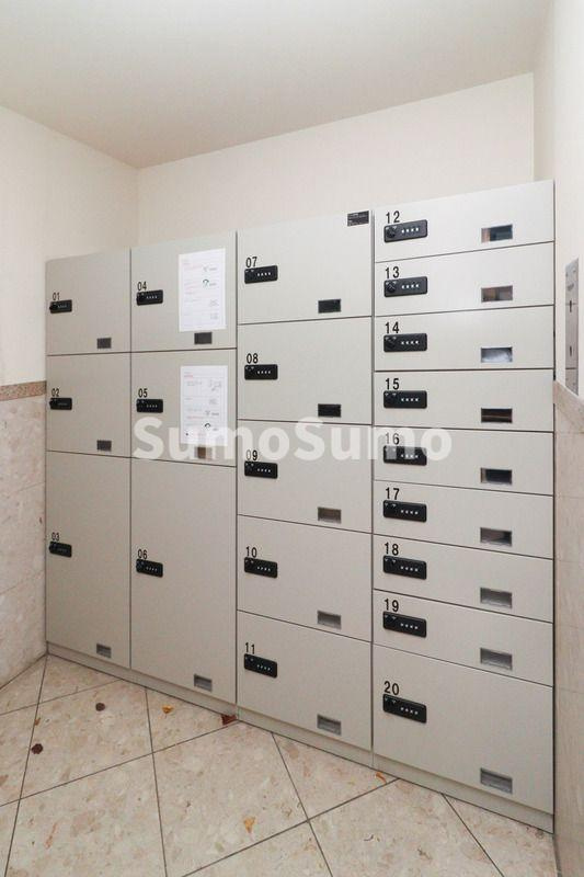クレタ県庁前のその他共用部分