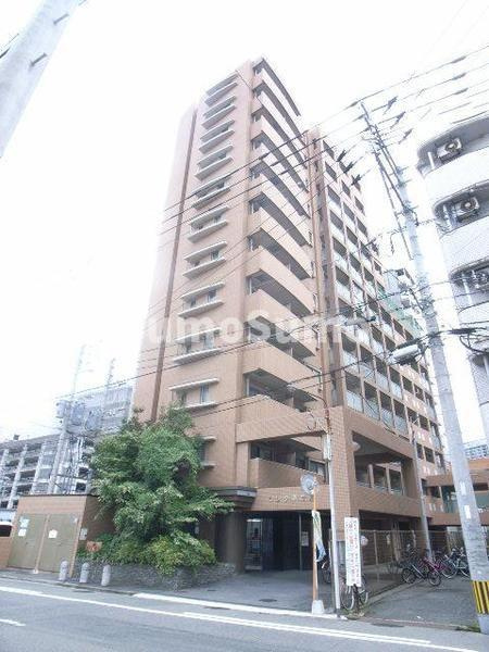 クレタ県庁前の外観