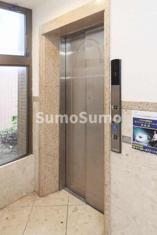 クレタ県庁前のその他共用部分