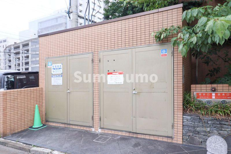 クレタ県庁前のその他共用部分