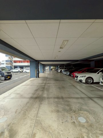 コンダクト福岡東の駐車場