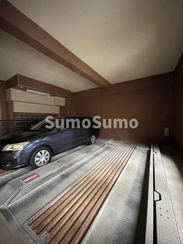 エンクレスト西公園の駐車場