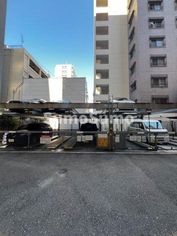エンクレスト薬院大通の駐車場