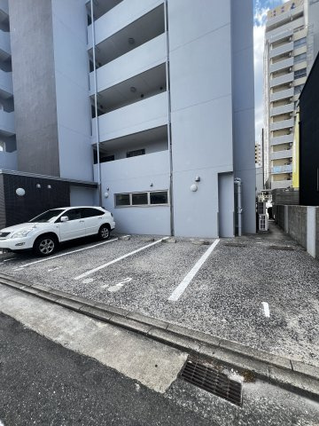 グランフォーレプライム博多の駐車場