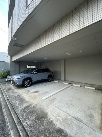 オーク野村の駐車場