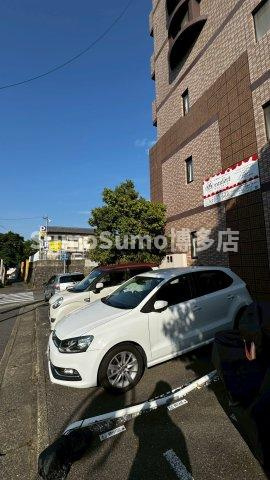 グランフォート平和の駐車場