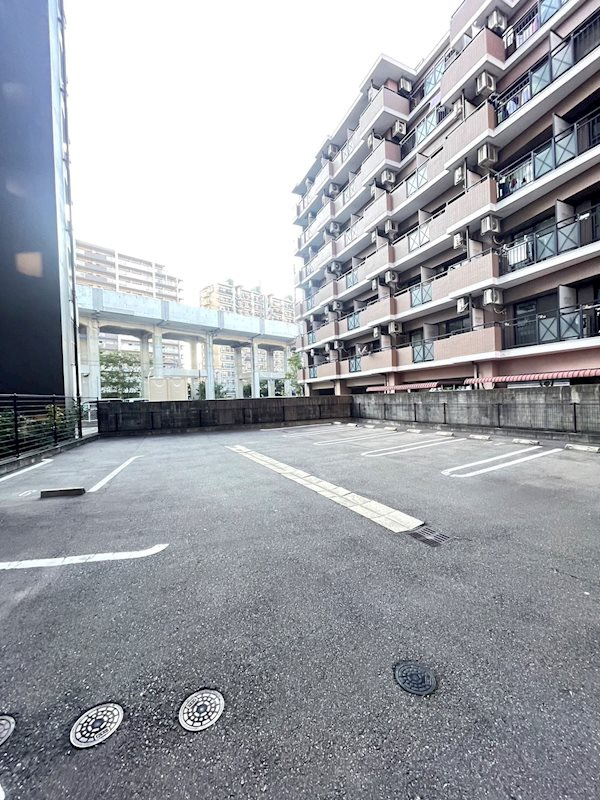 エンブレイス博多駅南の駐車場