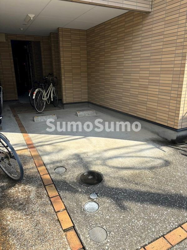 クローバー館の駐車場