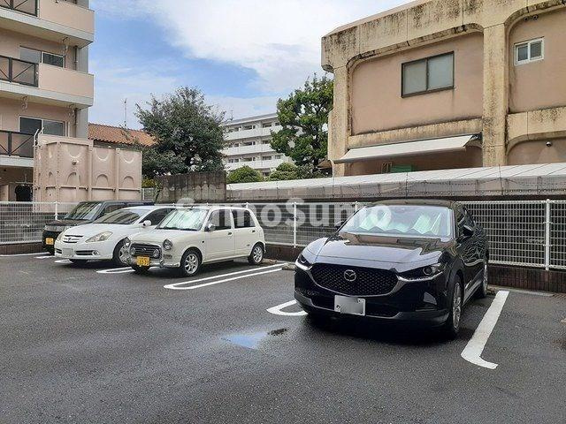 カルフール吉塚の駐車場