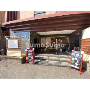グローリー平尾のエントランス