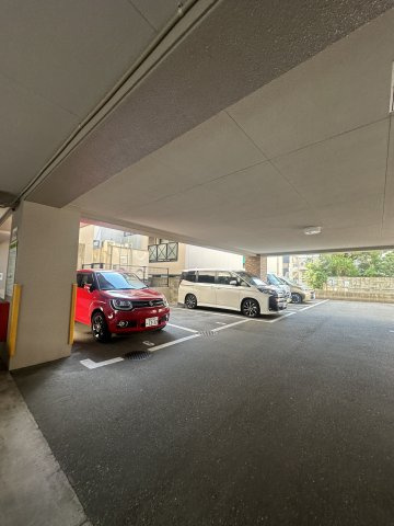 エンクレスト西公園Ⅱの駐車場