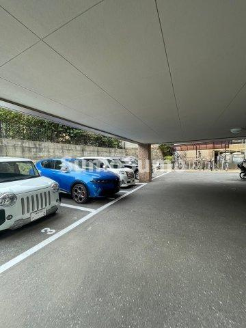 エンシェント山荘通りの駐車場