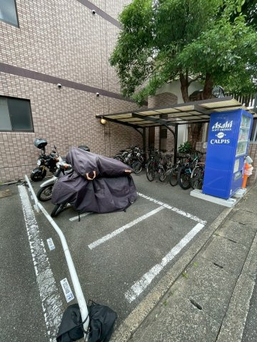 グランフォート平和の駐車場