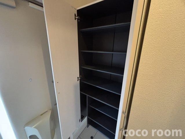 メゾンコリンベールAの駐車場