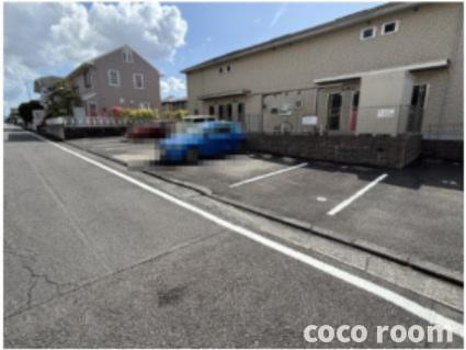 メゾンコリンベールAの駐車場
