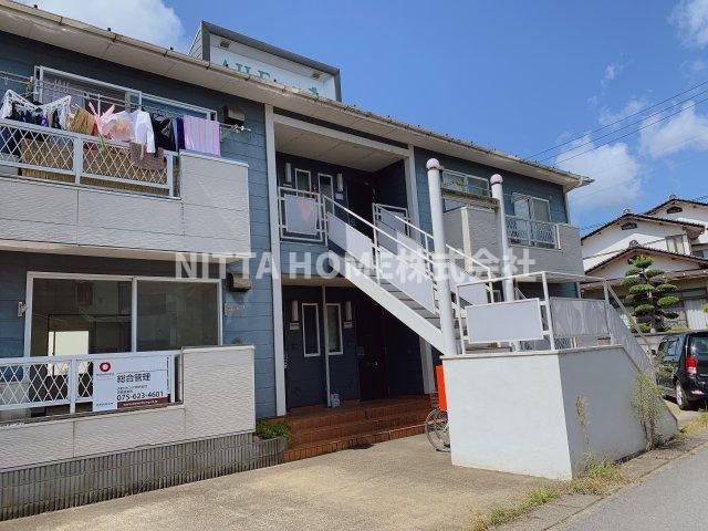 エールハイムⅠの外観|都市ガス物件◆敷地内に４台の駐車スペースがあります◎