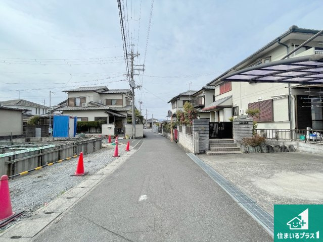 守山市今宿　第1期　新築一戸建ての前面道路含む現地写真|周辺は落ち着いた街並みの住宅地！子育てがしやすい住環境です！まだ未完成ですが、現地でしかわからない事もございます。是非一度ご覧ください。