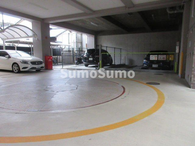 テングッド西新南の駐車場
