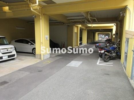 てんぐ屋西新ビルの駐車場