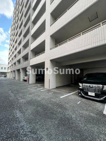 サムティ吉塚Eastの駐車場