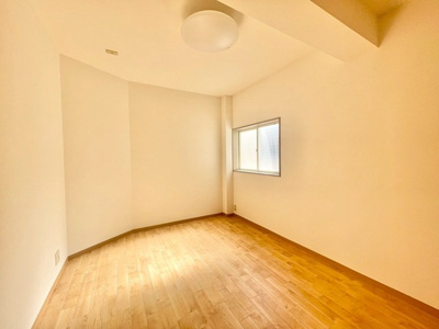 【子供部屋】 | 豊中市曽根西町中古戸建 | 現在ご返済中のカーローン・カードローン・教育ローンなどを住宅ローンに一本化したり、家具家電購入費用・引越し費用を住宅ローンと組み合わせるなど、お客さまにメリットの多い住宅ローンのご提案が可能です。