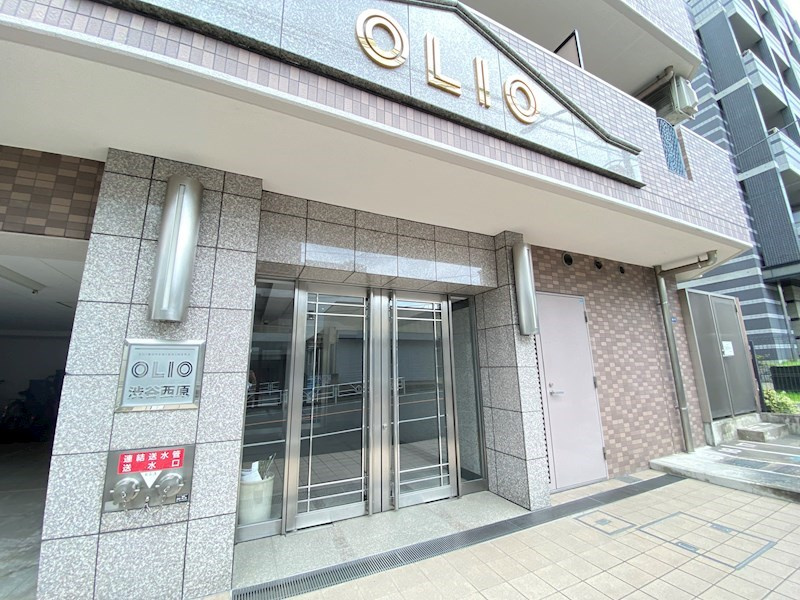 シンシア幡ヶ谷のエントランス